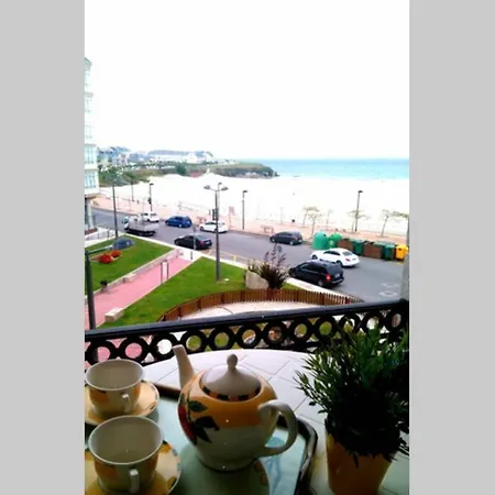 Vista Al Mar Con Terraza Y Piscina